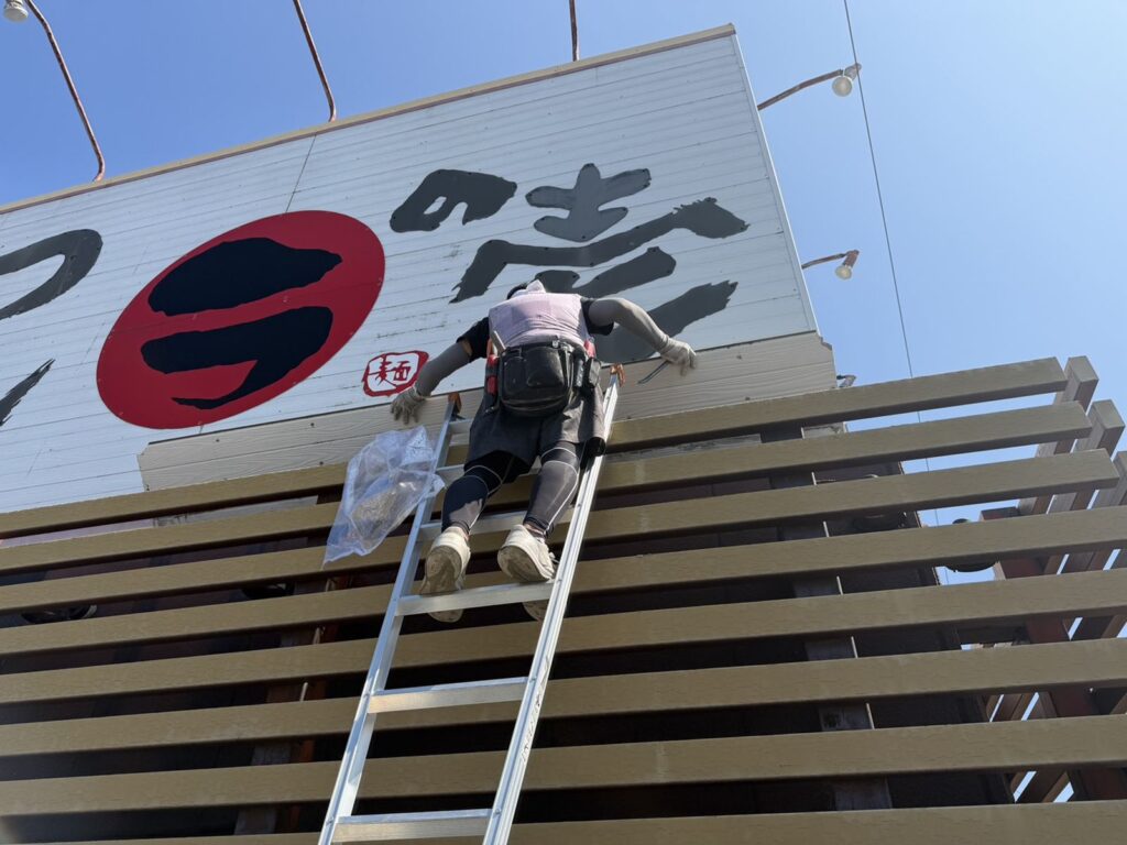 店舗看板内部鉄骨からの漏水対応