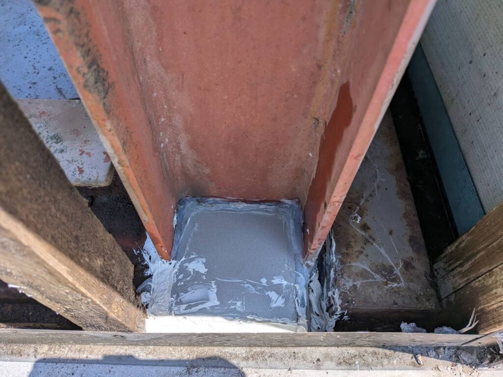 店舗看板内部鉄骨からの漏水対応
